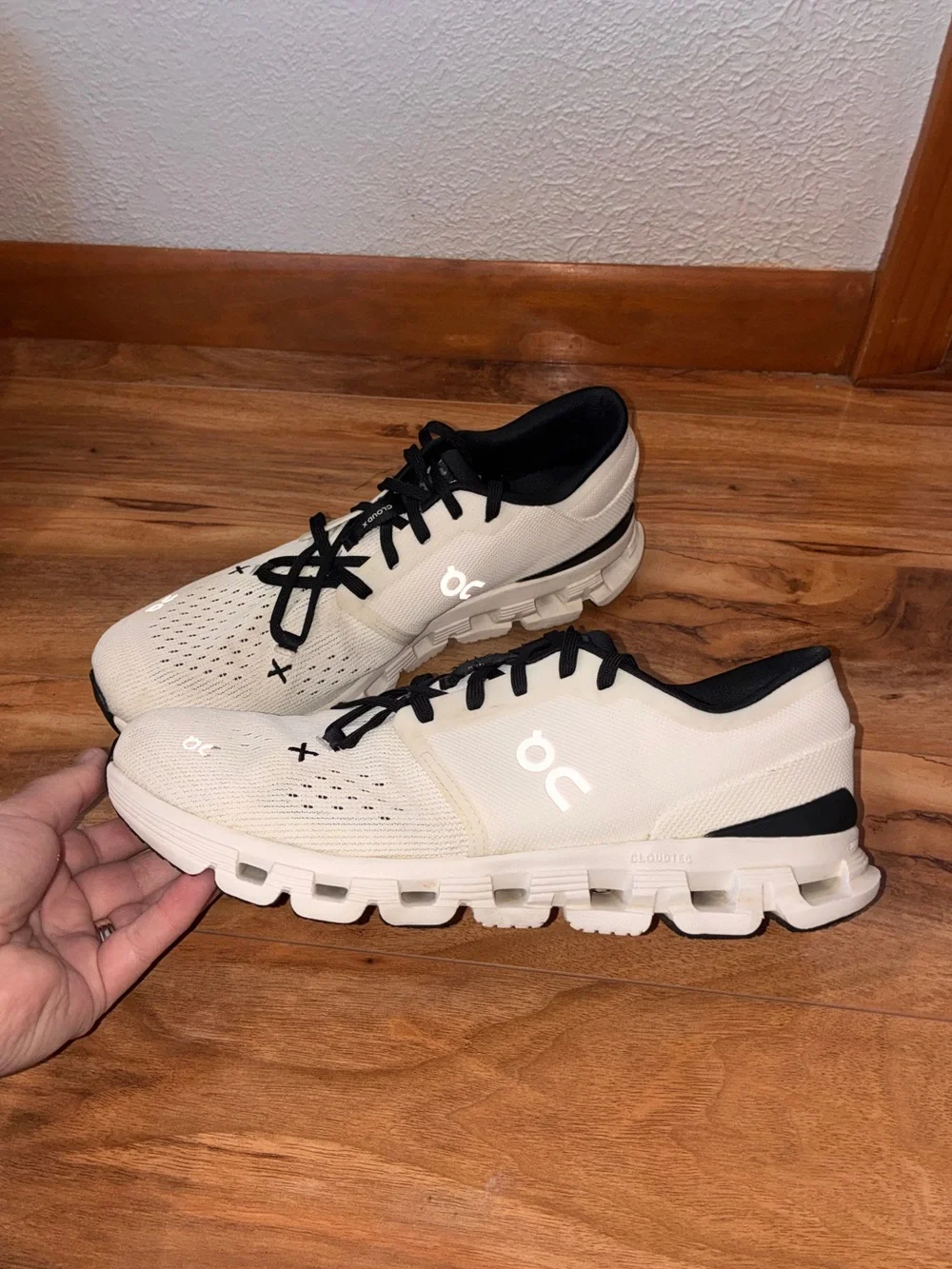 On Cloud X Men’s Athletic Training Sneaker Shoes, white - size 9.5
